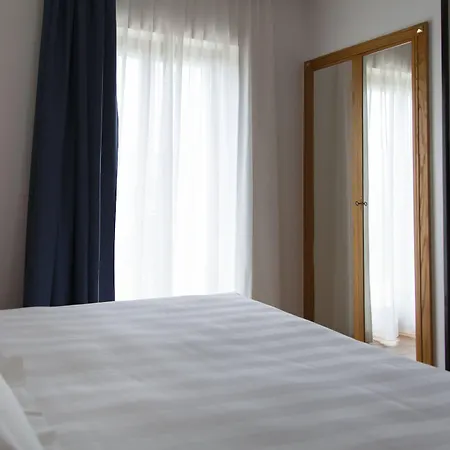 Paradiso 4*