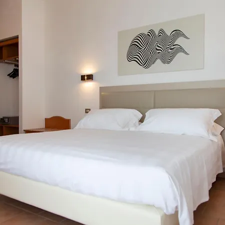 Paradiso Hotel 4*