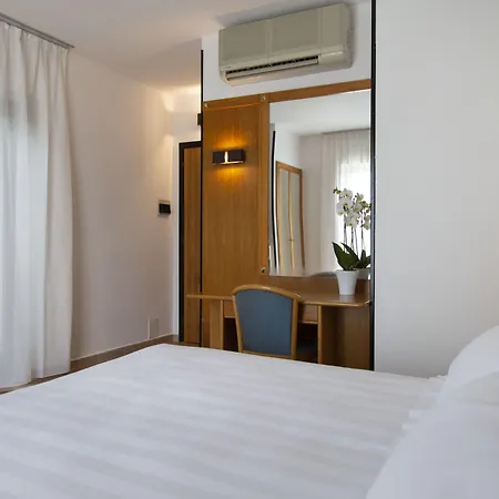 Paradiso 4*